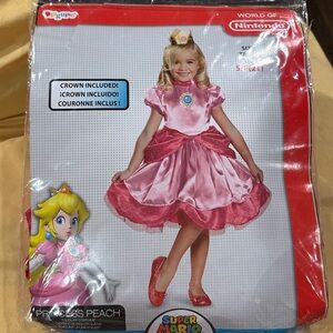 Nintendo Pink Princess Peach Costume with Crown. New